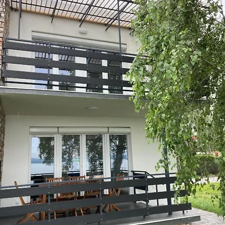 Lakeside Apartman Holiday home *