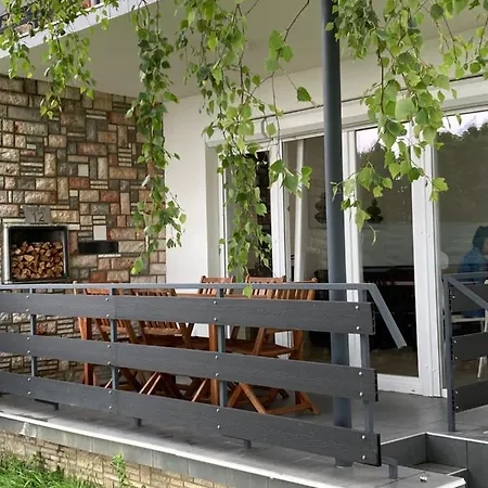 Lakeside Apartman