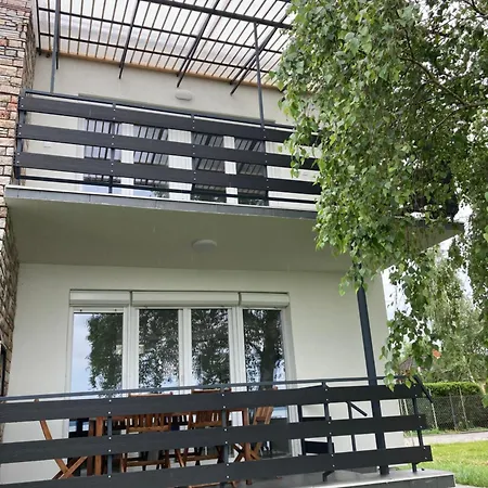 Lakeside Apartman * Balatonszarszo