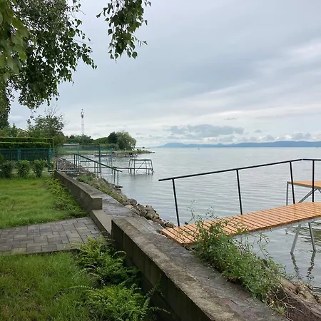 Lakeside Apartman Holiday home *
